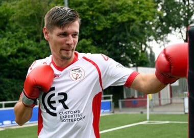 PECHVOGELS VAN MIERLO EN JOUHRI WILLEN NU SCHITTEREN IN TWEEDE DIVISIE