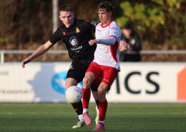 BARENDRECHT OPENT TWEEDE DIVISIE MET THUISDUEL TEGEN HHC