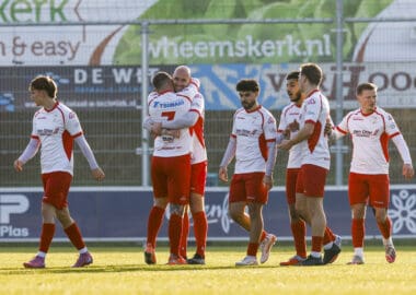 BARENDRECHT REVANCHEERT ZICH MET KNAPPE 3-1 ZEGE BIJ KOPLOPER QUICK BOYS