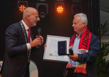 BVV BARENDRECHT ONTVANGT KONINKLIJKE EREPENNING VANWEGE 100-JARIG JUBILEUM